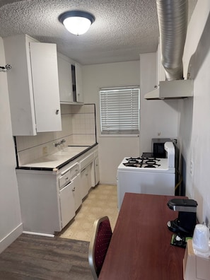 Family Room | Desk, free WiFi, bed sheets