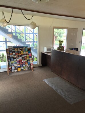 Reception - Holiday Lodge (Los Angeles)