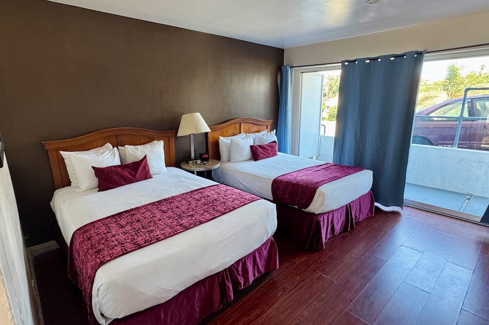 Holiday Lodge
