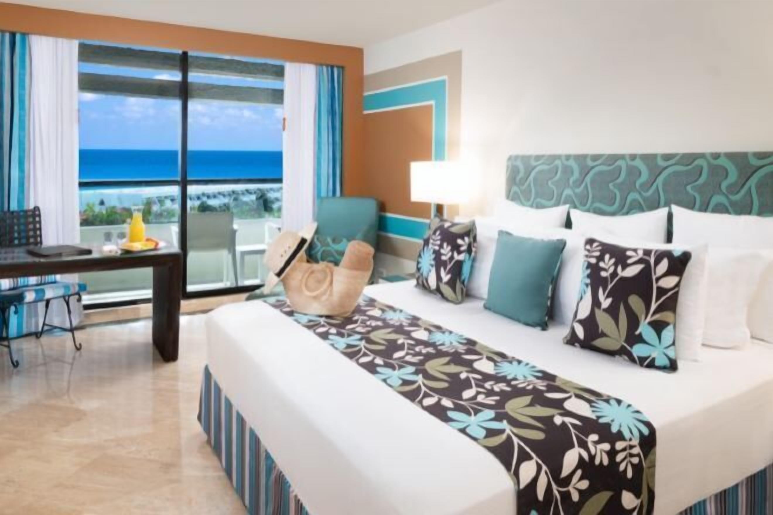 迷你吧（备有免费物品）、客房内保险箱、遮光窗帘、熨斗/  熨板