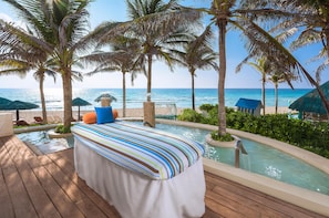 Couples treatment rooms, sauna, hot tub, steam room, body treatments