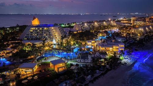 The Pyramid Cancun by Oasis - Gourmet Premium All Inclusive