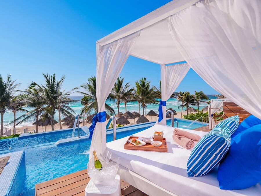 Outdoor pool, open 8:00 AM to 8:00 PM, sun loungers