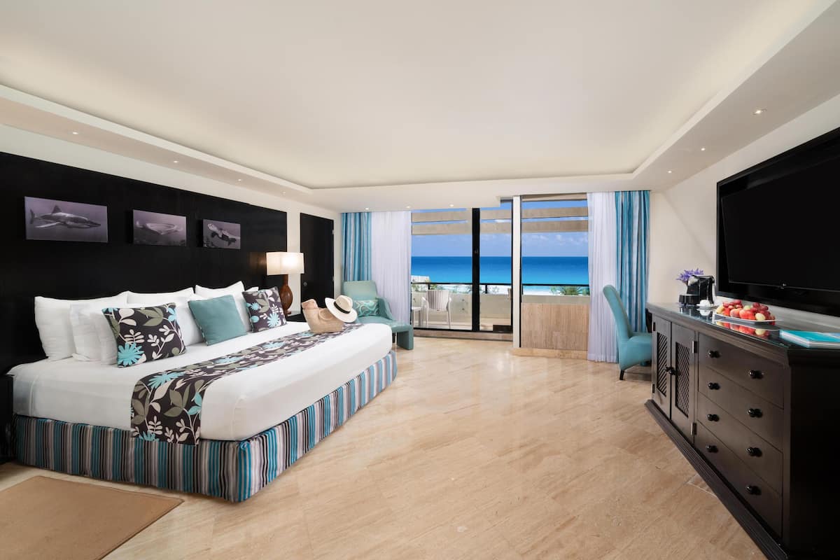 1 bedroom, free minibar, in-room safe, blackout curtains