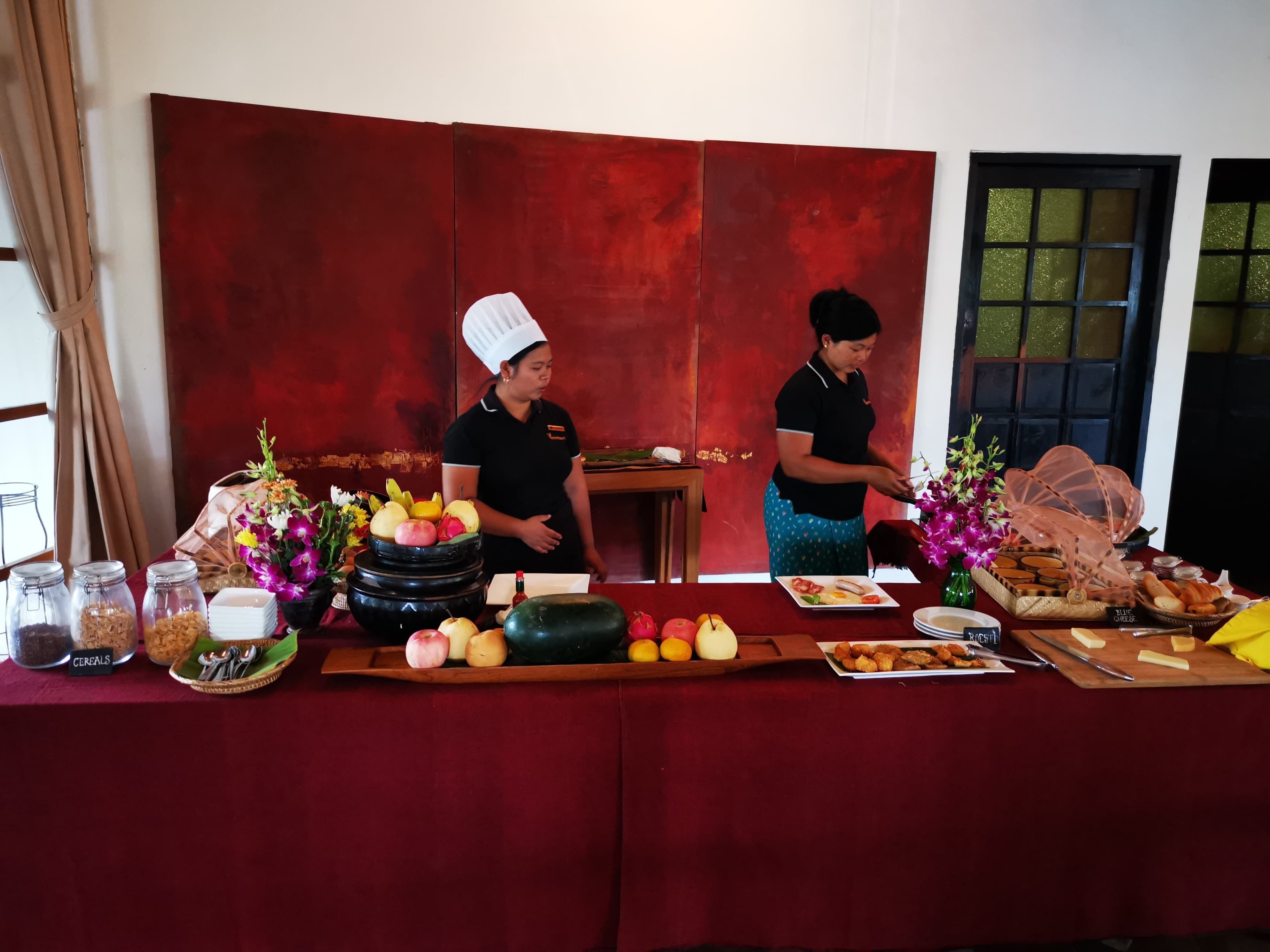 free daily full breakfast