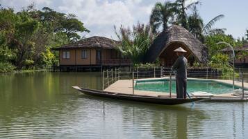AuĂenpool, Cabañas (kostenlos), Sonnenschirme