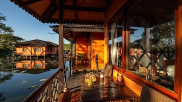 Triple Premium Bungalow | Balkon