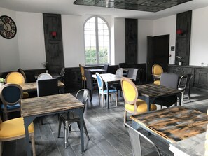 Petit déjeuner continental servi tous les jours en supplément
