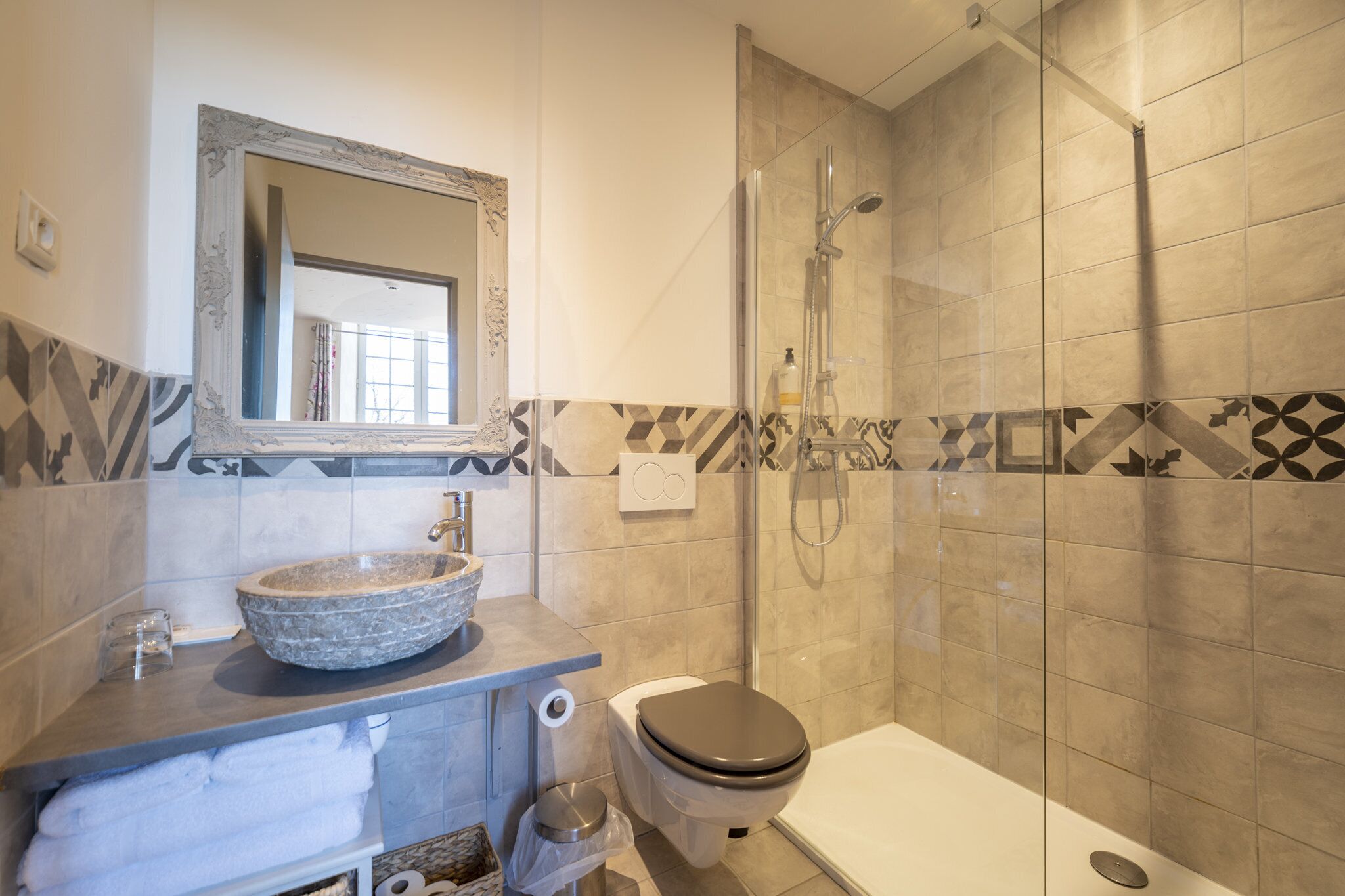 standard double room, private bathroom, garden view | bathroom | shower, free toiletries, hair dryer, towels