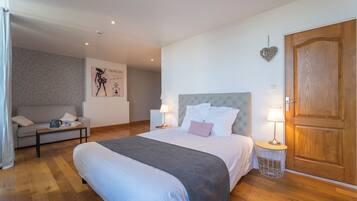 Family Double Room, Private Bathroom | Premium bedding, individually decorated, individually furnished