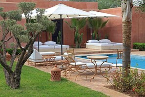 Outdoor dining - Dar Layyina (Marrakech)