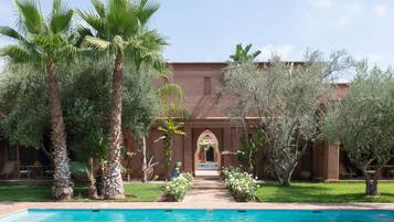 2 outdoor pools, pool umbrellas, sun loungers