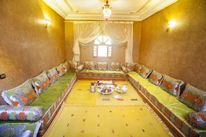 Breakfast, lunch, dinner served; Moroccan cuisine, garden views 