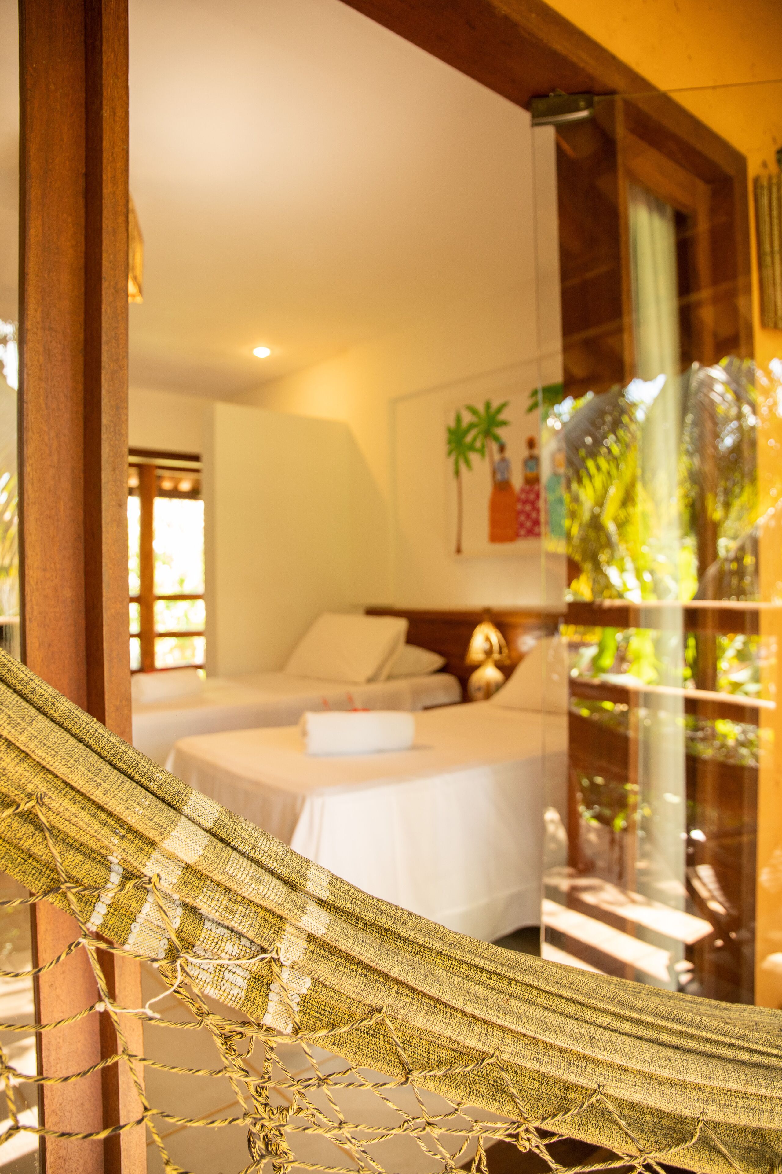 QUARTO DUPLO COM VARANDA | Frigobar, cofres nos quartos, individualmente decorados