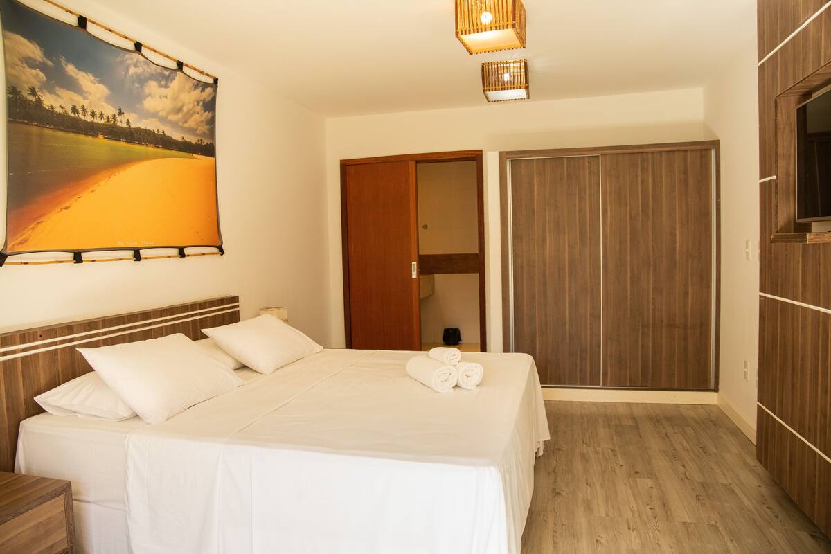 SUITE PREMIUM | Minibar, safe på rommet, blendingsgardiner og strykejern/-brett