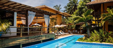 2 outdoor pools, free pool cabanas, pool umbrellas