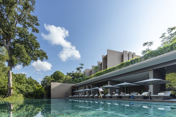 3 outdoor pools