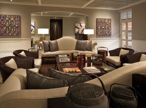 Lobby lounge