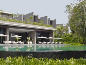 3 outdoor pools