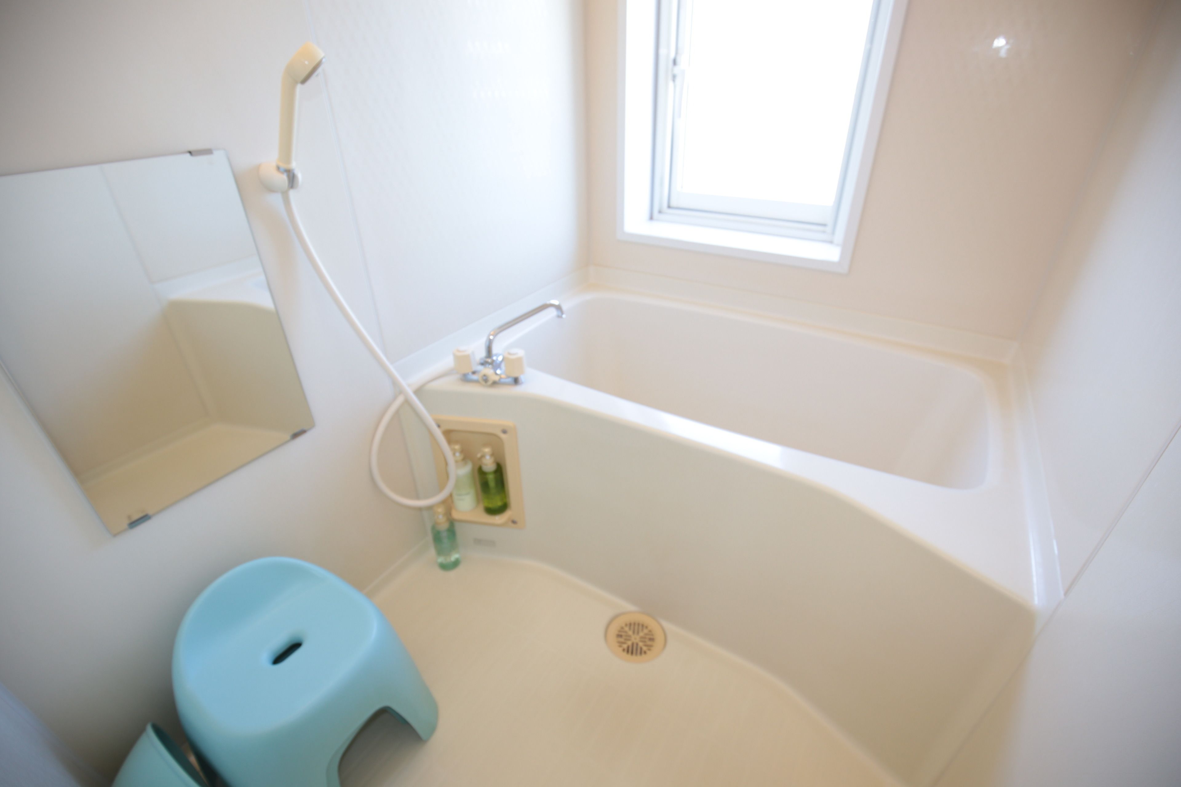 superior room, non smoking | bathroom | combined shower/bathtub, free toiletries, hair dryer, slippers