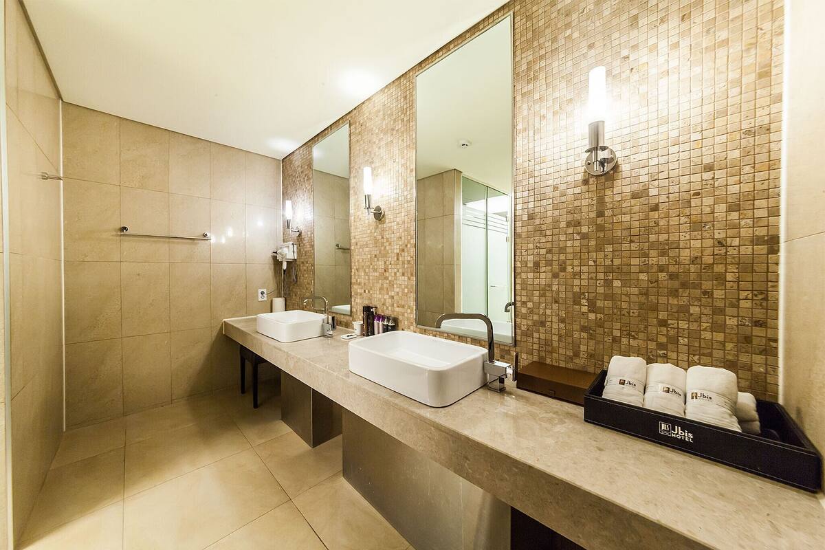 royal suite (extra fee applies for 2+ consecutive nights stay) | bathroom | combined shower/bathtub, hair dryer, dressing gowns, slippers