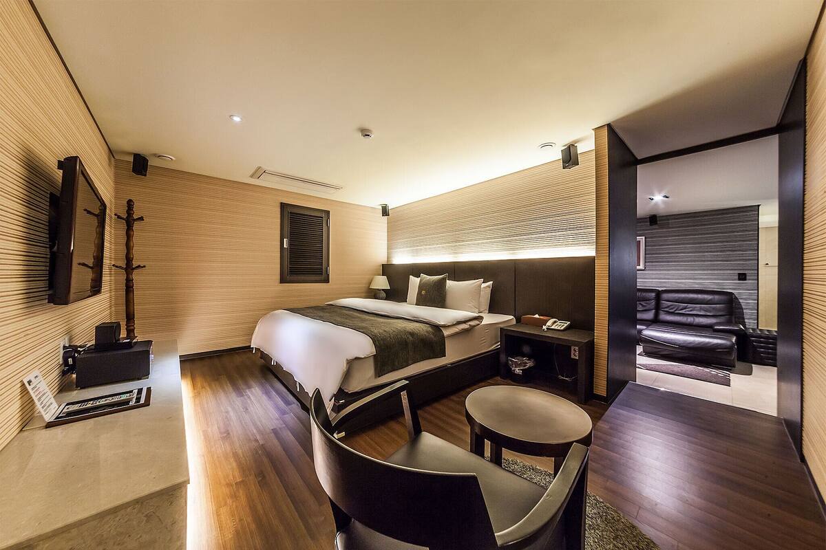 royal suite (extra fee applies for 2+ consecutive nights stay) | down duvets, memory-foam beds, soundproofing, free wifi