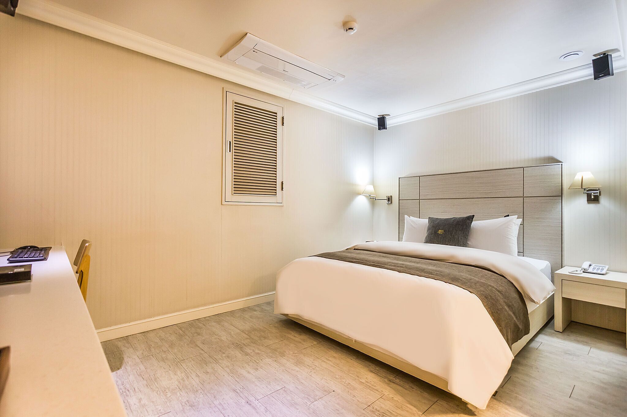 standard room (extra fee applies for 2+ consecutive nights stay) | down duvets, memory-foam beds, soundproofing, free wifi