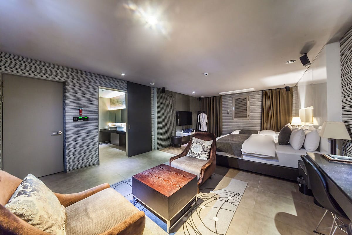 suite twin (extra fee applies for 2+ consecutive nights stay) | down duvets, memory-foam beds, soundproofing, free wifi