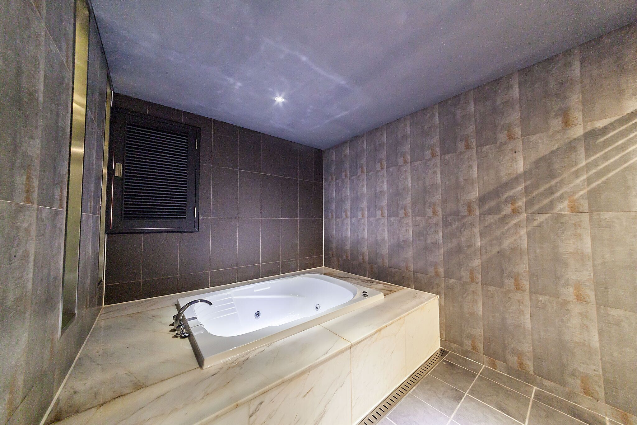 suite twin (extra fee applies for 2+ consecutive nights stay) | bathroom | combined shower/bathtub, hair dryer, dressing gowns, slippers