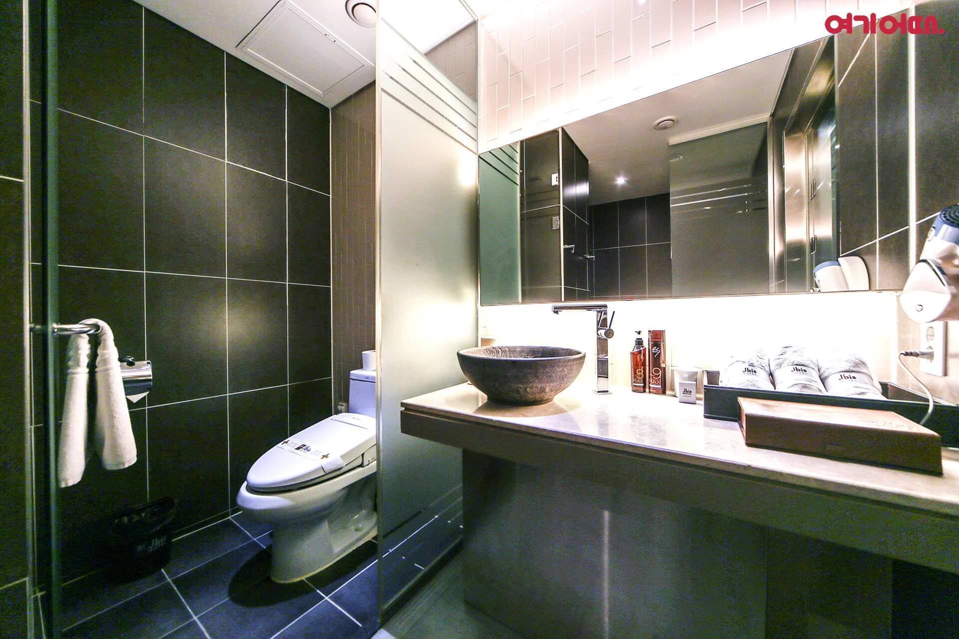 deluxe room (extra fee applies for 2+ consecutive nights stay) | bathroom | combined shower/bathtub, hair dryer, dressing gowns, slippers