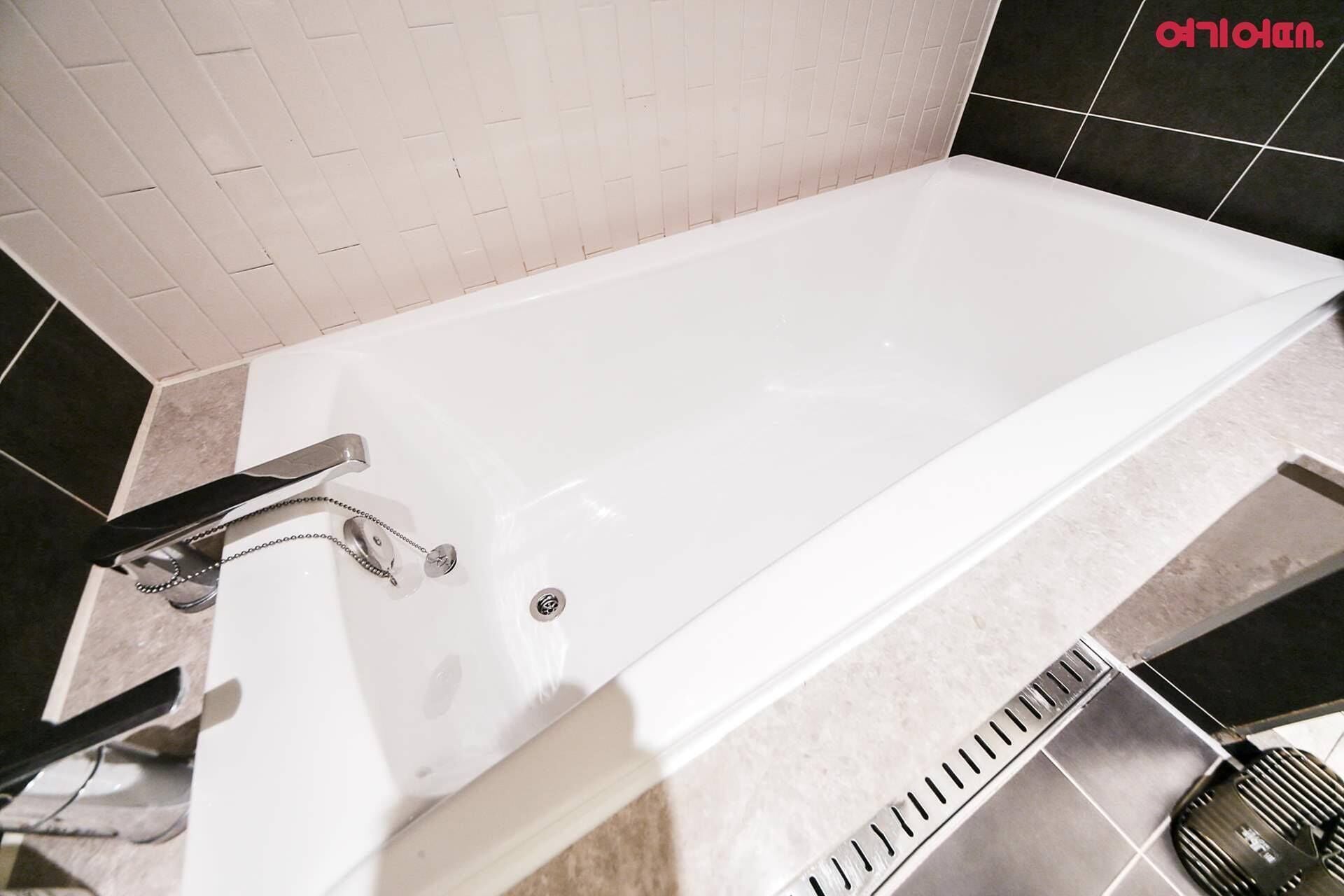 deluxe room (extra fee applies for 2+ consecutive nights stay) | bathroom | combined shower/bathtub, hair dryer, dressing gowns, slippers