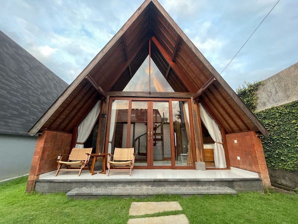 Royal Villa | Terrace/patio - Louto Dmell Villa & Deluxe (Denpasar)