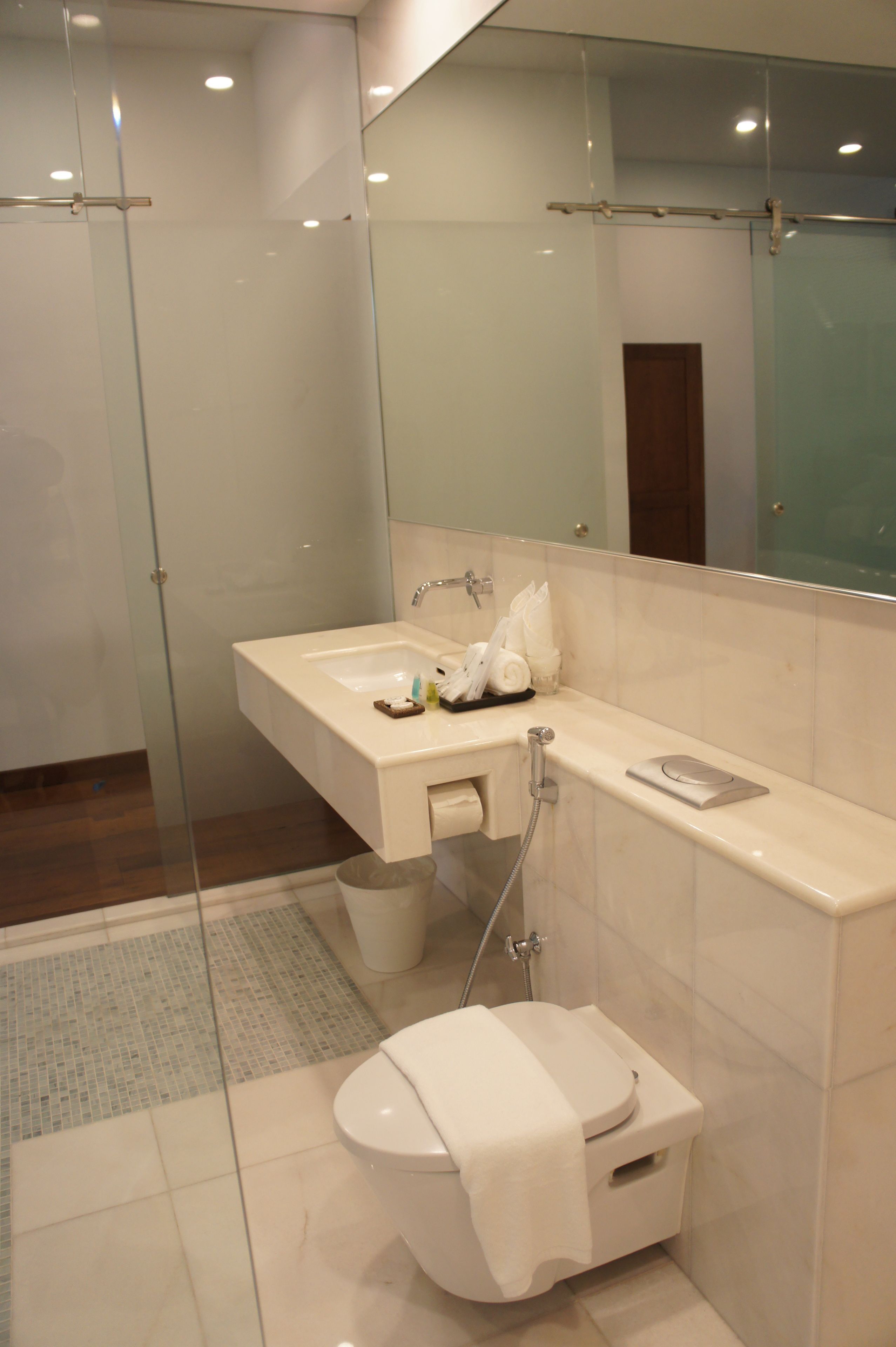 shower, rainfall showerhead, free toiletries, hair dryer