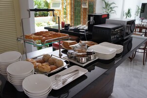 Free daily local cuisine breakfast 