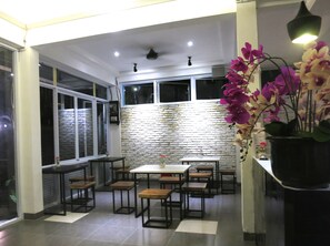 Coin salon dans le hall