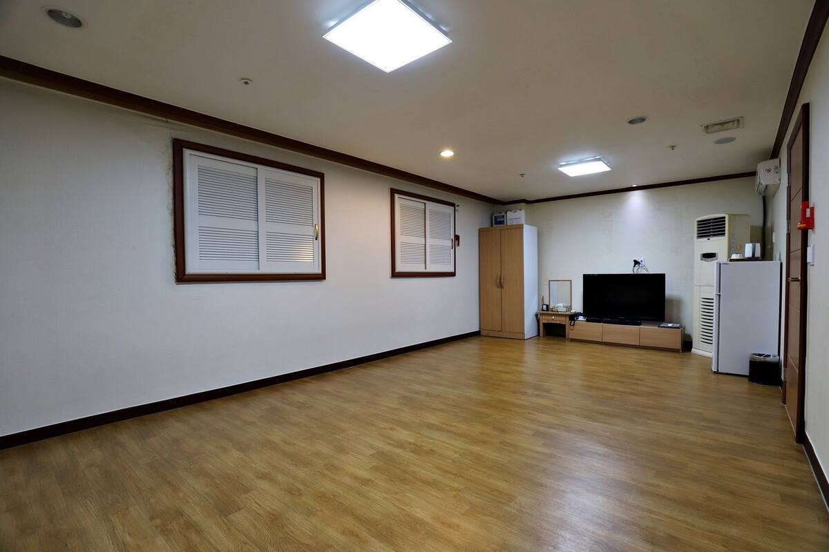 Deluxe Ondol Room | WiFi (free), individually furnished