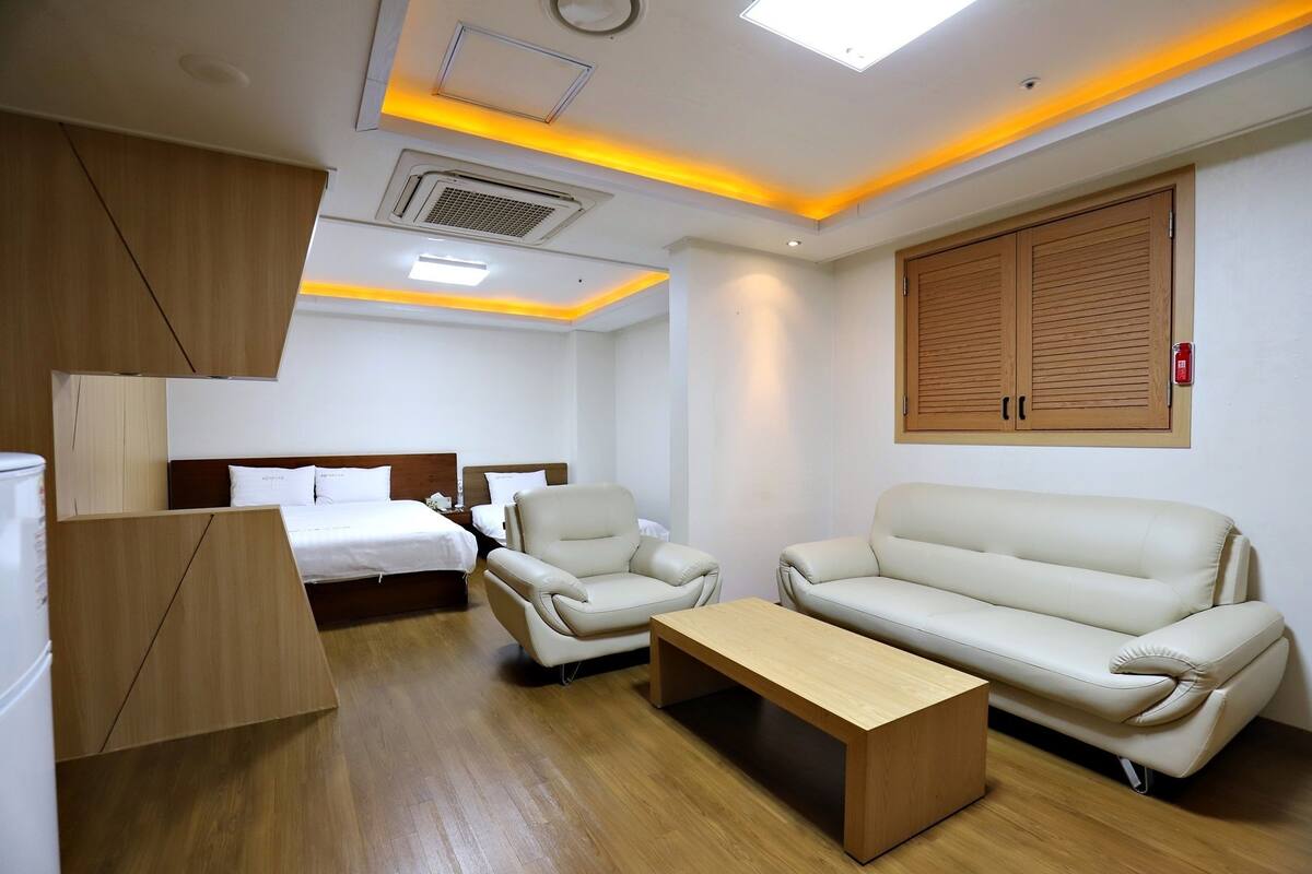 Deluxe Quadruple Room | WiFi (free), individually furnished