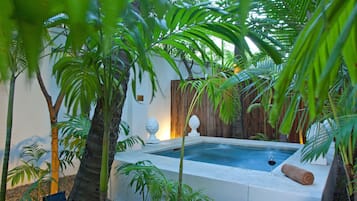 Værelse (Jacuzzi, water not heated, Adult Only) | Terrasse/gårdhave