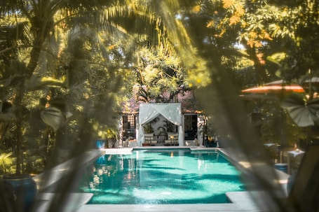 4 indoor pools, 2 outdoor pools, free pool cabanas, pool umbrellas. Pavilion