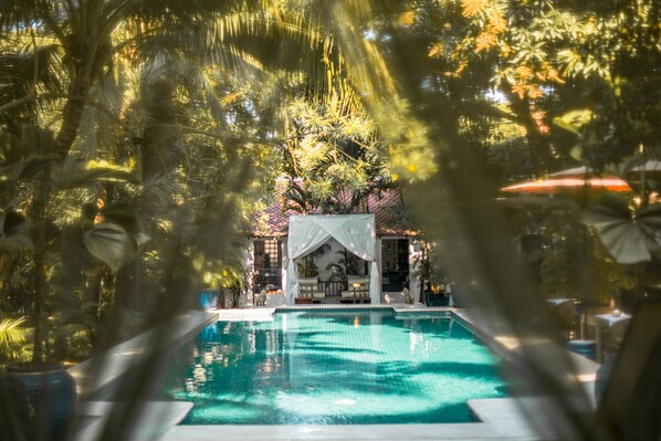 4 piscinas cubiertas, 2 piscinas al aire libre