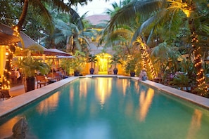 4 indoor pools, 2 outdoor pools, free pool cabanas, pool umbrellas