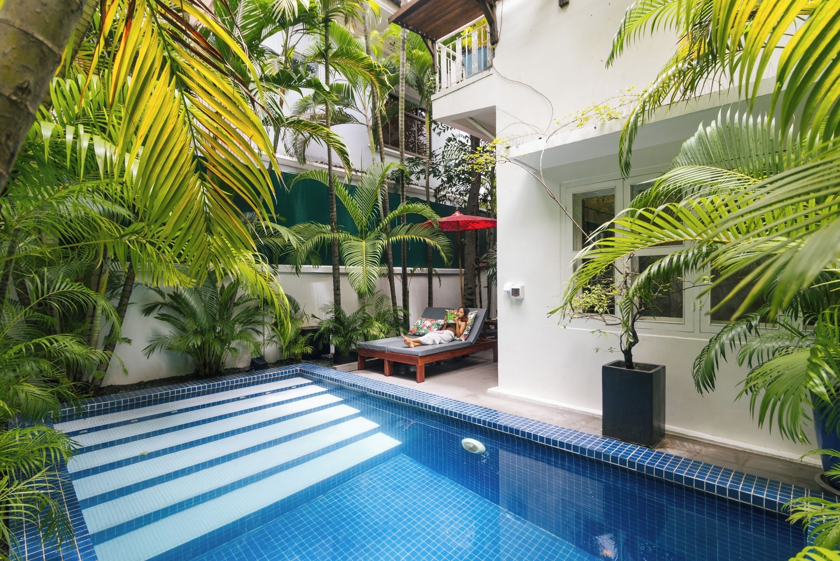 Private Pool (Pool water not heated, Adult Only) | Minibar, brankas, meja kerja, dan ruang kerja ramah laptop