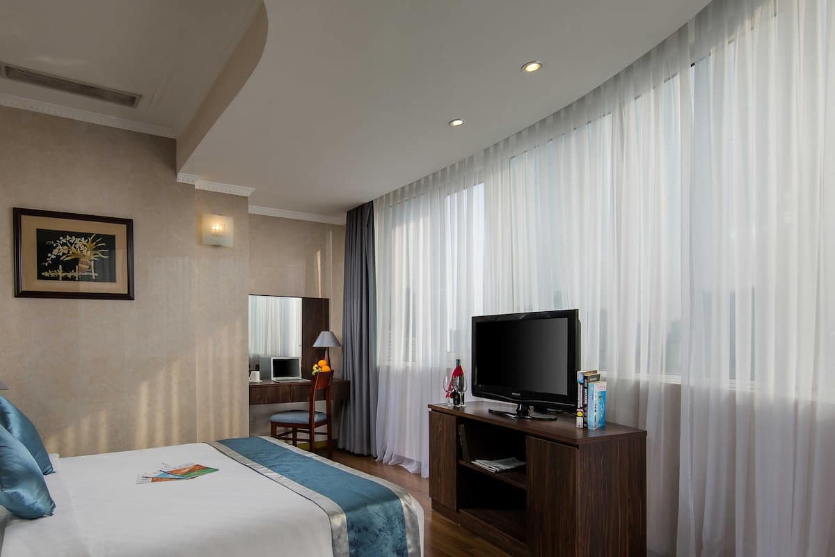 Suite | Minibar, una cassaforte in camera, una scrivania, Wi-Fi gratuito