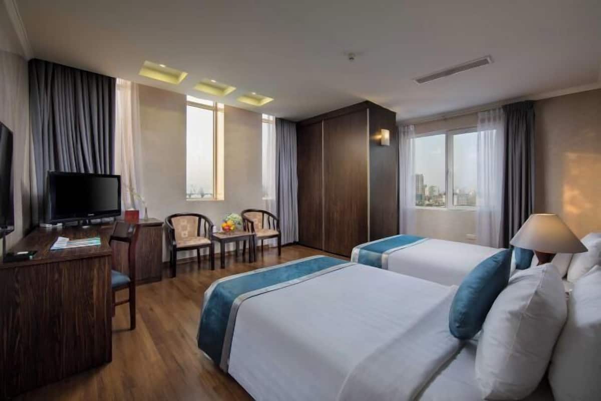 Minibar, in-room safe, desk, free WiFi