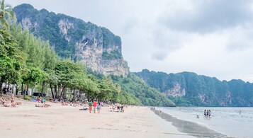 Pantai berhampiran 