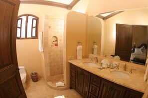 Luxury Villa, 5 Bedrooms, Ocean View | Bathroom