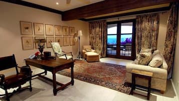 Luxury Villa, 5 Bedrooms, Ocean View | Living area