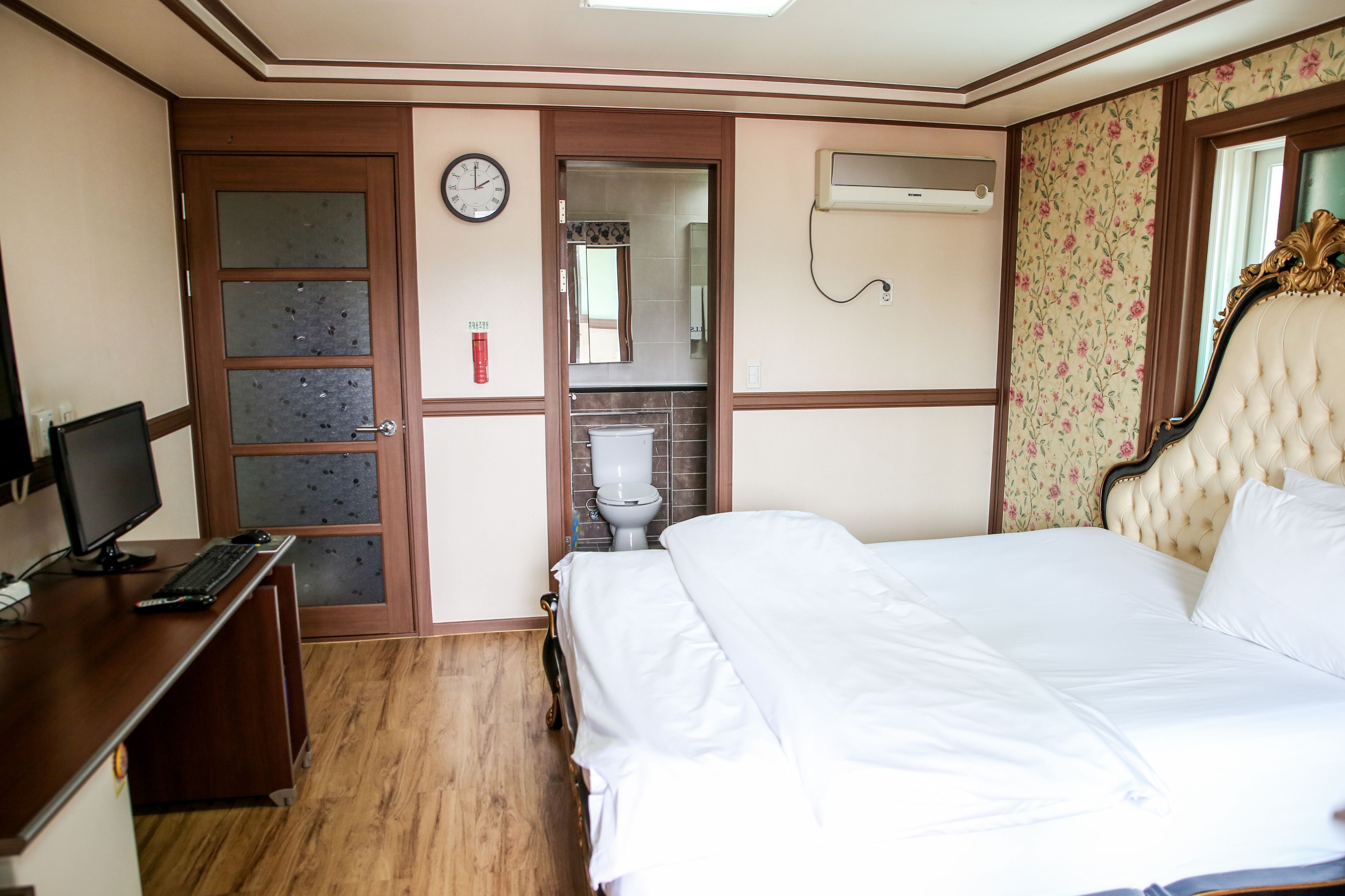 standard double room | desk, blackout curtains, iron/ironing board, free wifi