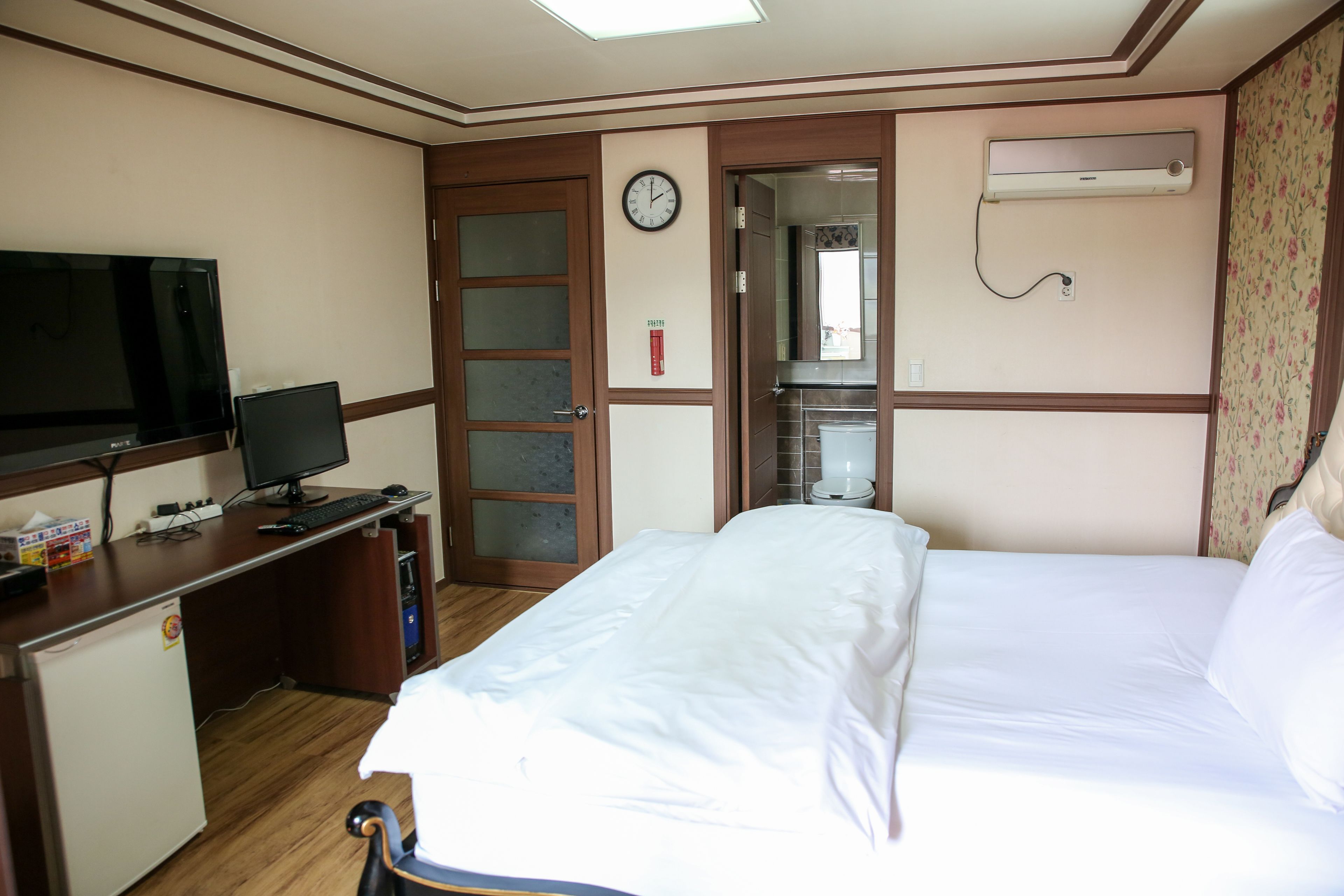 standard double room | desk, blackout curtains, iron/ironing board, free wifi