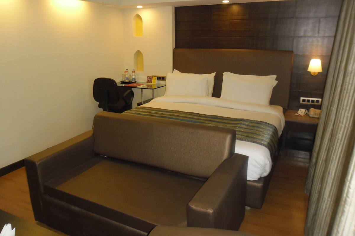 Habitación Confort doble | Minibar, caja fuerte, escritorio y camas supletorias